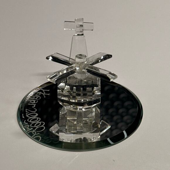 Vintage Crystal Helicopter Figurine – “Year 2000” Engraved Mirrored Base - Picture 5 of 6